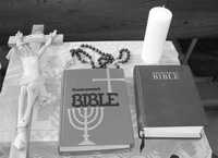 bible, svíce...